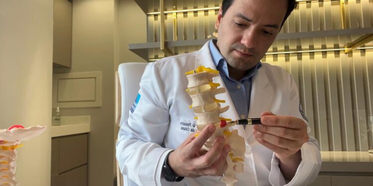 Hérnia de disco limita atividades da pessoa e gera dor, alerta especialista