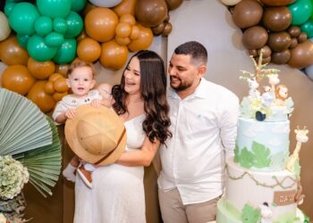Rafael Barros e Ana Luísa, comemoram o 1ºaninho de Davi Martins
