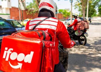 iFood capacita entregadores de Fortaleza em direção defensiva e curso de primeiros socorros 