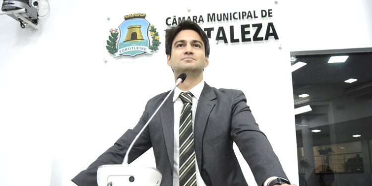 Vereador Pedro Matos critica suspensão de cronograma da reforma do novo ensino médio