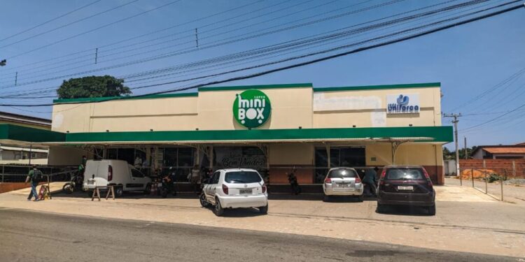Maior rede de supermercados do Vale do Jaguaribe, Super MiniBox chega a mais de 800 empregos gerados e prevê expansão com novas operações