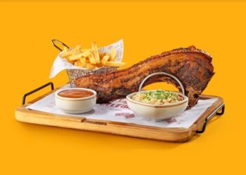 Outback apresenta o Tomahawk: grandioso corte suíno e ideal para compartilhar
