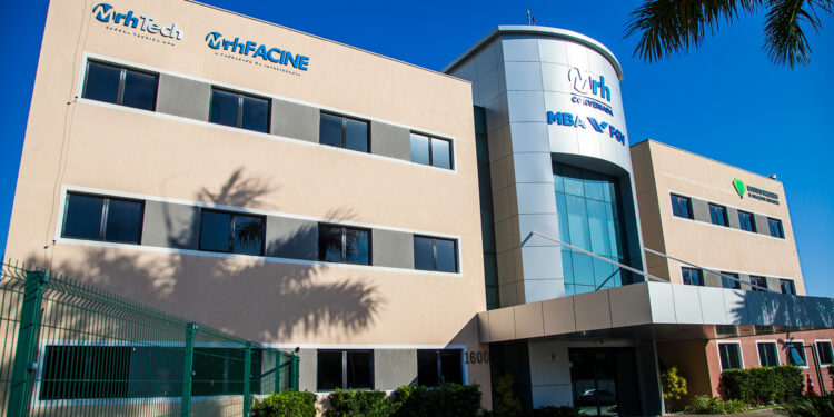 Busca pela felicidade: Curso de Psicologia Positiva da Facine ressalta importância do bem-estar nas corporações  