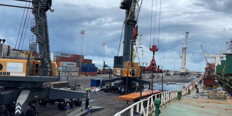 Navio desembarca no Ceará com mais de 41 mil toneladas de produtos importados da China