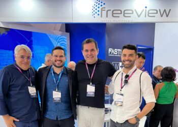 Diretores da Ferrovia Ótica, Allan Sankey e Alex Beserra, participam da maior feira óptica da América Latina