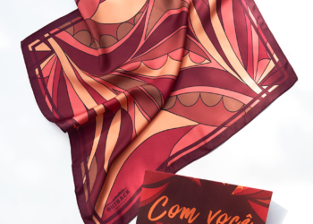 Outback presenteia consumidoras com lenço exclusivo da Scarf Me no Dia das Mães