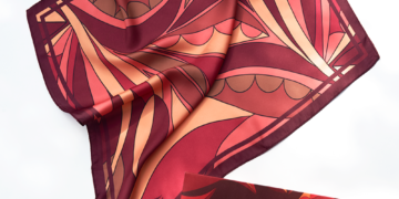 Outback presenteia consumidoras com lenço exclusivo da Scarf Me no Dia das Mães