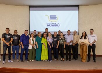 Acesu reúne supermercadistas e fornecedores em lançamento de escola pioneira