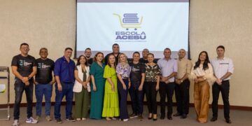 Acesu reúne supermercadistas e fornecedores em lançamento de escola pioneira