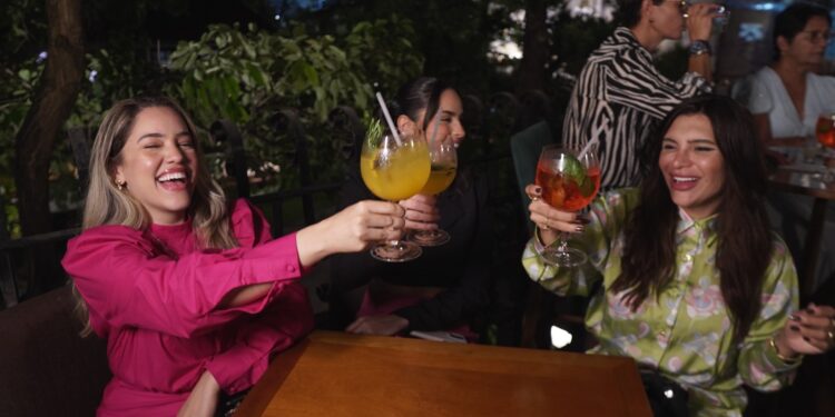 Restaurante Cinco Sentidos lança espaço Varanda Lounge com happy hour exclusivo nas sextas e sábados