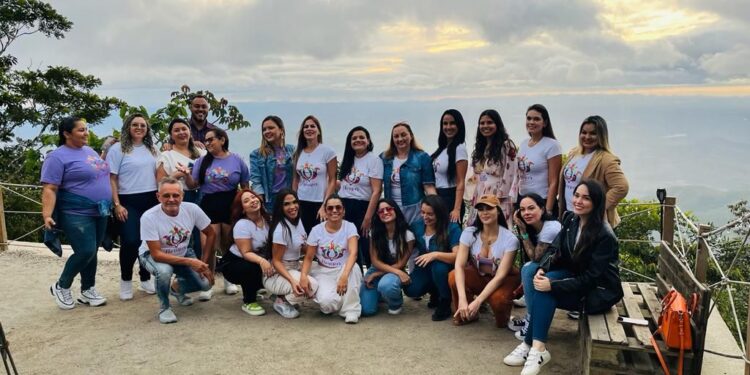 Handara reúne influenciadores e lança nova coleção “Florescer” no Mirante 360, em Guaramiranga*