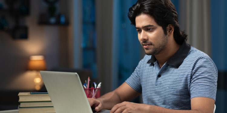 Unifor realiza vestibular online de férias neste fim de semana