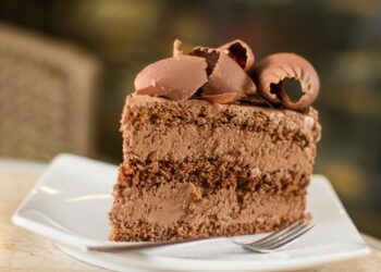 Bolos Chifon e Moça Pudim ganham desconto na Sodiê Doces em mês de férias