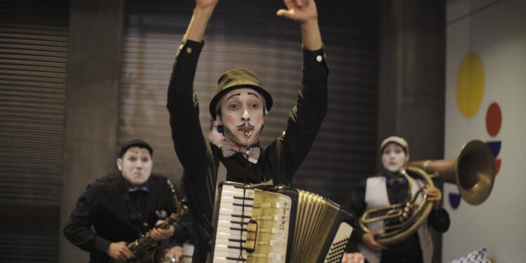 Festival Internacional de Circo do Ceará inicia 9ª edição com espetáculos e atividades formativas gratuitas neste fim de semana em Fortaleza