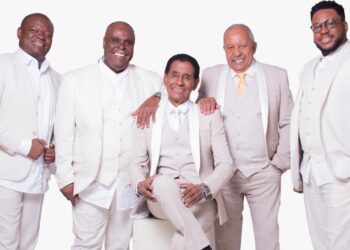 FUNDO DE QUINTAL APRESENTA GRANDES SUCESSOS NO PALCO DO TEATRO RIOMAR FORTALEZA