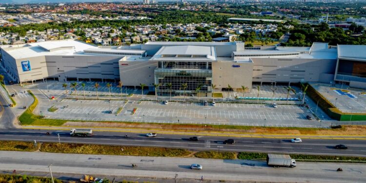 Terrazo Shopping recebe mais de 54 mil visitantes durante o primeiro dia de funcionamento