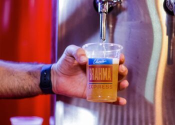 Brahma leva caminhão de chope e deixa os 30 anos do Fortal mais cremoso