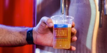Brahma leva caminhão de chope e deixa os 30 anos do Fortal mais cremoso