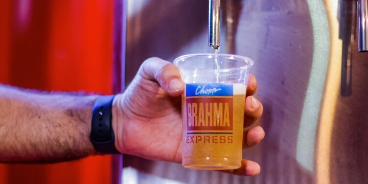 Brahma leva caminhão de chope e deixa os 30 anos do Fortal mais cremoso