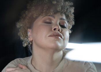 Shoppings RioMar em Fortaleza têm apresentações de humor, samba e jazz neste fim de semana 