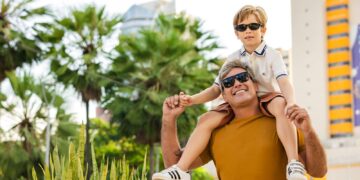 Ferrovia Ótica lança campanha “Meu Pai, um clássico” e presenteia os papais com desconto de até 50% em suas peças