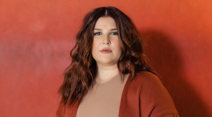 MaxiModa 2023: Ju Ferraz falará sobre marketing de experiência na 15ª edição do evento