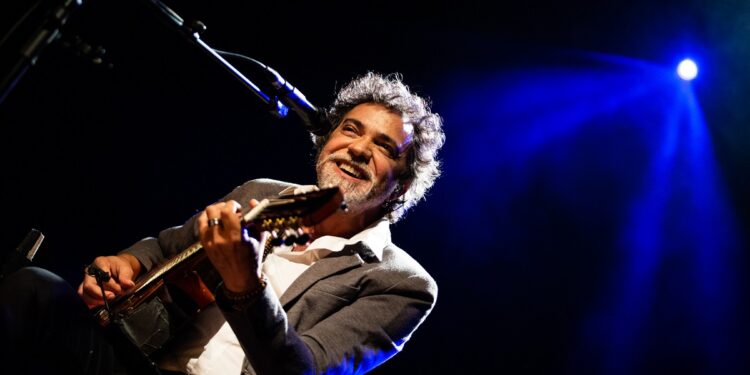 PAULINHO MOSKA APRESENTA SHOW “OS VIOLÕES FÊNIX DO MUSEU NACIONAL” EM FORTALEZA