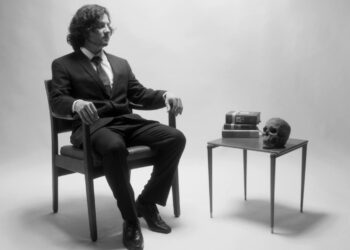 Gabriel Aragão lança clipe “Rua Mundo Novo”, faixa-título de seu primeiro álbum solo