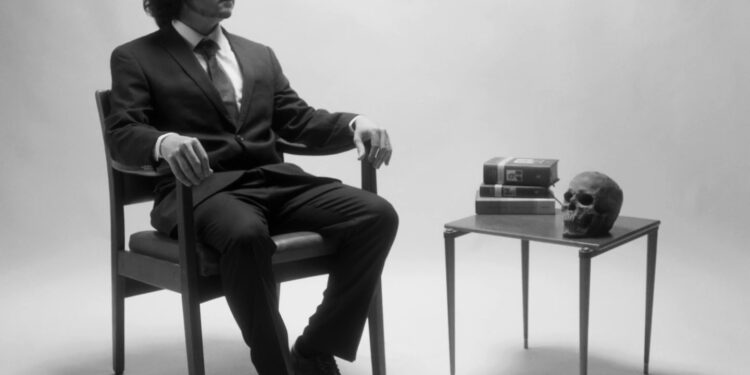 Gabriel Aragão lança clipe “Rua Mundo Novo”, faixa-título de seu primeiro álbum solo