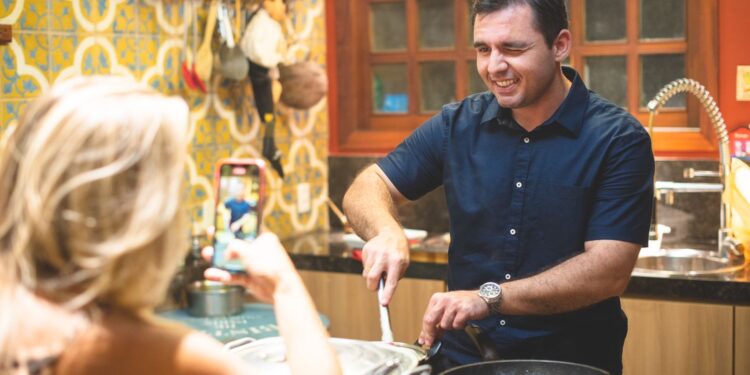 “Estou realizado! Entrei no Masterchef depois de 6 tentativas e ainda consegui levar pratos cearenses para os chefs”, comenta Leonardo Giglio ao ser eliminado do Masterchef