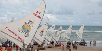 26ª Regata de Jangadas da Caponga exalta a cultura do jangadeiro