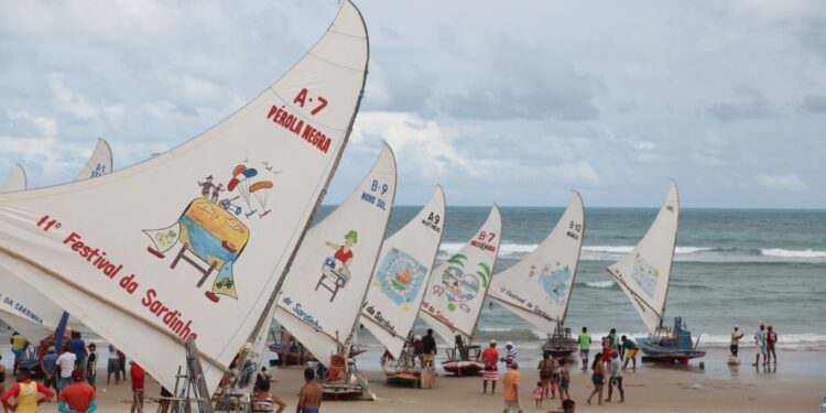 26ª Regata de Jangadas da Caponga exalta a cultura do jangadeiro