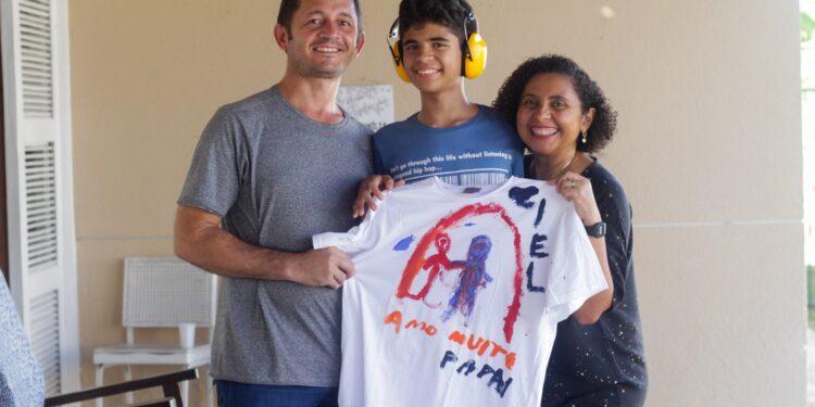 Skyler Lifewear realiza visita com pais e filhos à Associação Fortaleza Azul