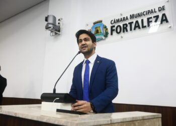 Pedro Matos cobra providências do governador do Ceará para resolver situação do gramado da Arena Castelão