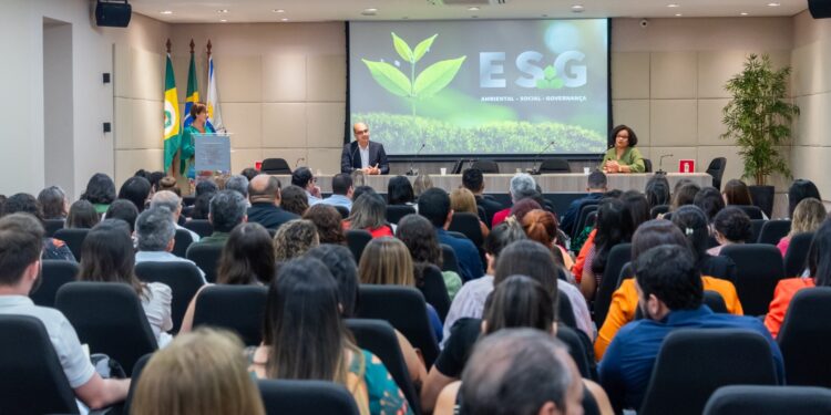 3º Encontro Aberje CE reúne mais de 100 profissionais e estudantes de comunicação no auditório da FIEC
