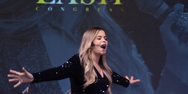 Empresária Érika Aragão é destaque em Congresso Nacional de Beleza na cidade São Paulo*