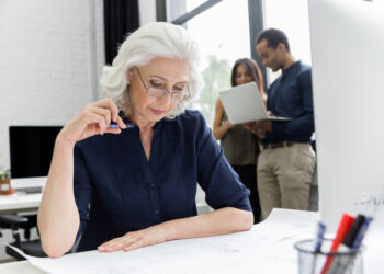 Aposentadoria é sinônimo de abandono de carreira? Dados mostram que esse padrão não é mais comum no mercado atual
