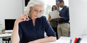 Aposentadoria é sinônimo de abandono de carreira? Dados mostram que esse padrão não é mais comum no mercado atual