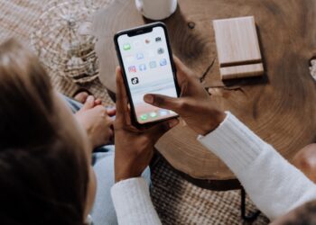 Como as redes sociais podem desencadear gatilhos que abalam a saúde mental?