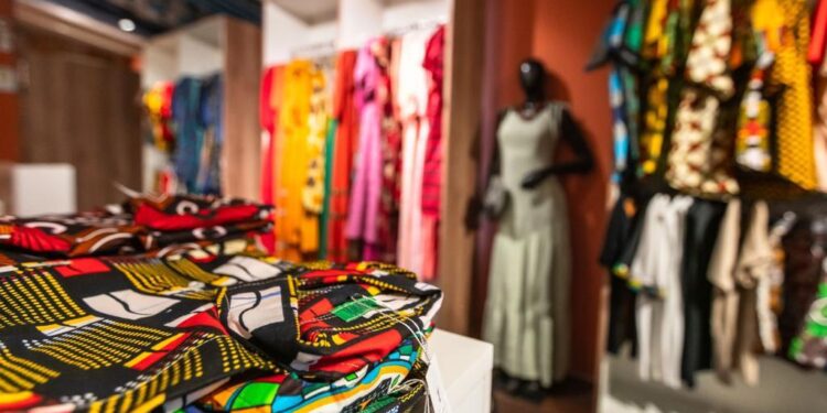 Espaço Multicultural Baobarte comemora aniversário com bazar solidário em Fortaleza