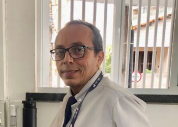 Porteiro supera deficiência e inspira inclusão no mercado de trabalho