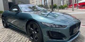 Extrema recebe o Icônico F Type, modelo que celebra os 75 Anos da Jaguar