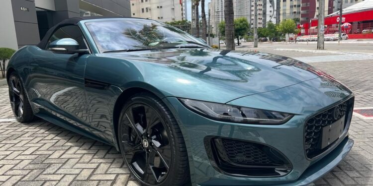 Extrema recebe o Icônico F Type, modelo que celebra os 75 Anos da Jaguar