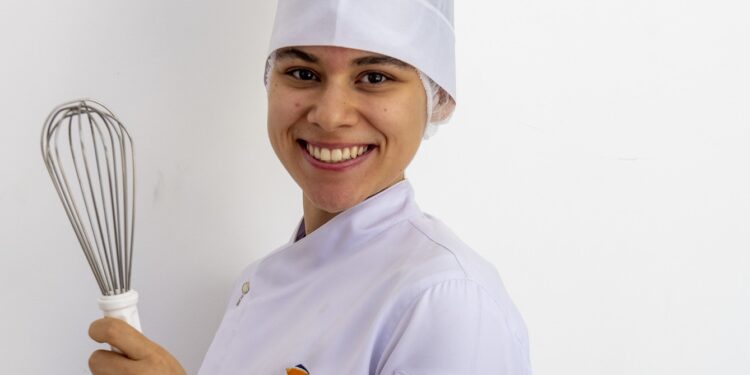 Para começar carreira na Gastronomia, profissionais investem em qualificação profissional