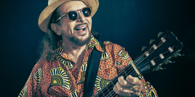 Geraldo Azevedo se apresenta na abertura do Ceará Natal de Luz