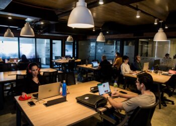 Conceito de escritórios flexíveis chega a Fortaleza para propor uma relação diferente com o trabalho e seu ambiente físico