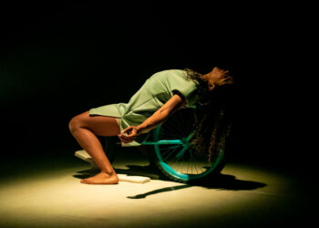 Espetáculo “Luzia” aborda a violência obstétrica no Theatro José de Alencar