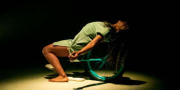 Espetáculo “Luzia” aborda a violência obstétrica no Theatro José de Alencar