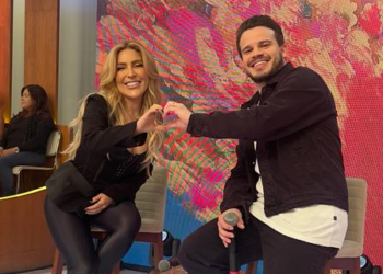 Manu Bahtidão encanta público em sua estreia no “Encontro” e recebe homenagem surpresa da família