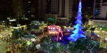 Ceará Natal de Luz 2023 vai adornar mais de 30 logradouros de Fortaleza com 1,7 milhão de microlâmpadas de LED